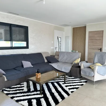 Holiday home Maison Familiale Avec Piscine Pres De Nimes Calme & Confort En Provence